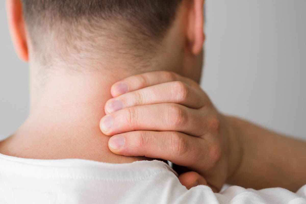 How to Relieve Severe Neck Pain on the Left Side at Home